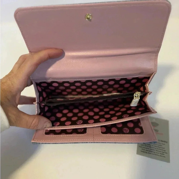 Nikky Women's Denim
Embroidered Design
RFID Blocking Trifold - Picture 4 of 7